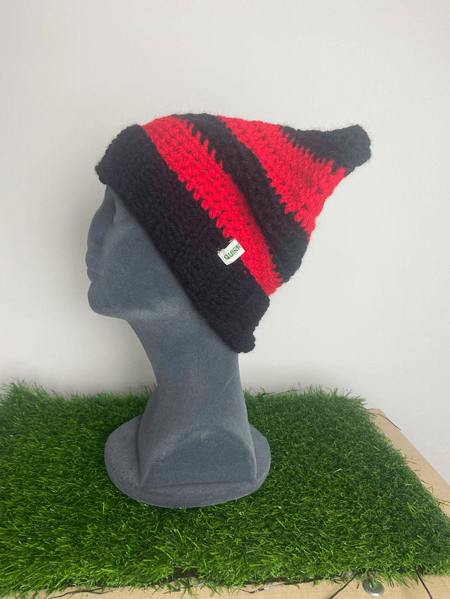 Cat beanie. Red and Black.